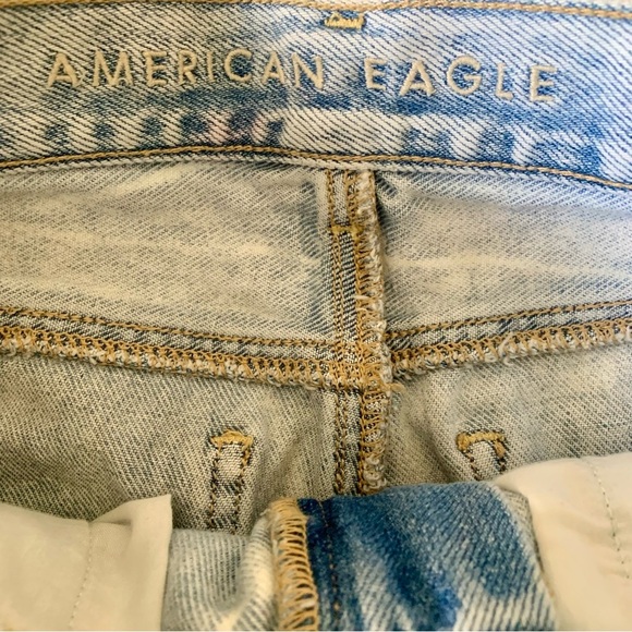 American Eagle Distressed look light wash denim Mom Short size 0 EUC - Picture 6 of 8